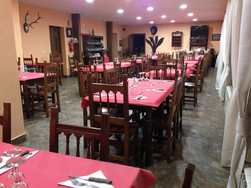 Hostal El Hayedo Cantalojas Esterno foto